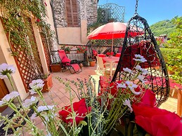 Central Spoleto Apartment With Large Sunny Terrace With Views