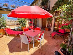 Central Spoleto Apartment With Large Sunny Terrace With Views