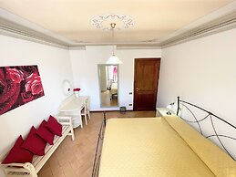 Central Spoleto Apartment With Large Sunny Terrace With Views