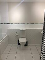 Meadow View Apt 2BR & 2 Bath Parking Near St Neots