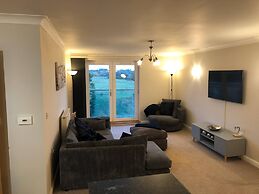 Meadow View Apt 2BR & 2 Bath Parking Near St Neots