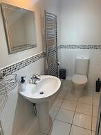 Meadow View Apt 2BR & 2 Bath Parking Near St Neots