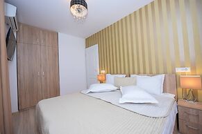 Privilege Apartment - Two Bedrooms - 5 Guests - Cismigiu Gardens