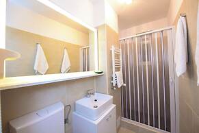 Privilege Apartment - Two Bedrooms - 5 Guests - Cismigiu Gardens