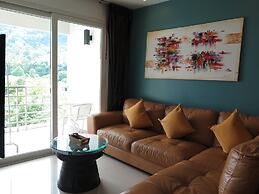 6-38 - 2 Bdr Condo With Balcony and Shared Pool