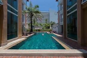 6-38 - 2 Bdr Condo With Balcony and Shared Pool
