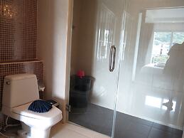 6-38 - 2 Bdr Condo With Balcony and Shared Pool