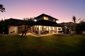 Amazing Villa With Pool and Huge Lawn