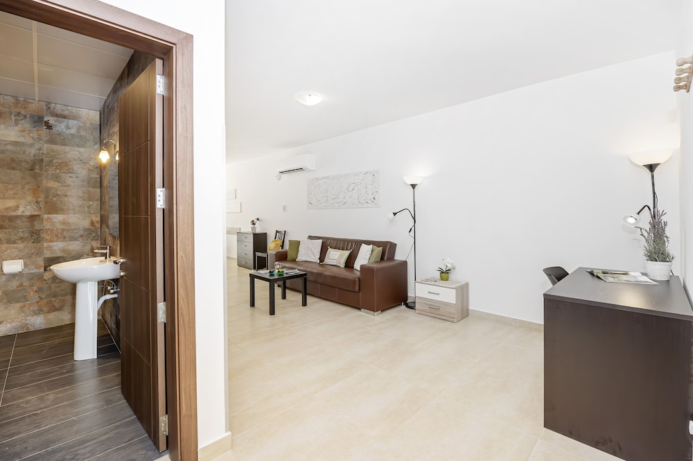 Summer Breeze Comfort Apartment