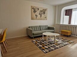 Yellow Apartment - Cismigiu Gardens