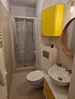 Yellow Apartment - Cismigiu Gardens