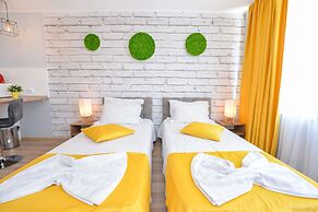 Candy Studio - Cismigiu Gardens - Quiet Room - Open Kitchen -smart Tv