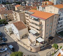 Azzuro Apartments