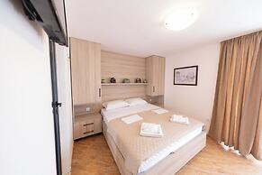 Azzuro Apartments