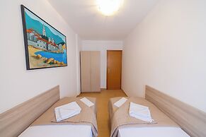 Azzuro Apartments