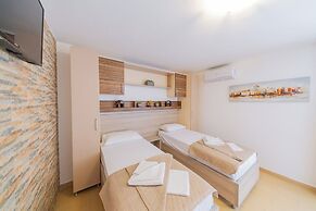 Azzuro Apartments
