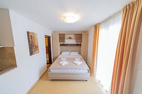 Azzuro Apartments