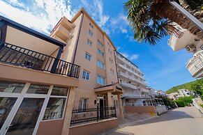 Azzuro Apartments