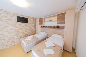 Azzuro Apartments