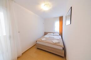 Azzuro Apartments