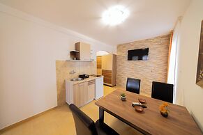 Azzuro Apartments