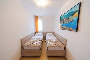 Azzuro Apartments
