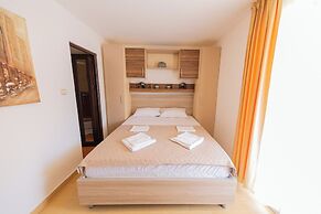 Azzuro Apartments