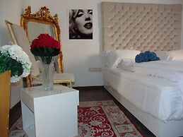 Velvet Hotel