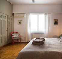 Urban Oasis homm Studio on Syntagma