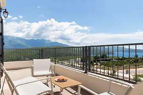 Lustica Bay Central