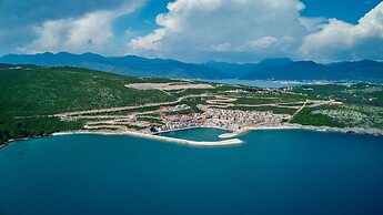 Lustica Bay Central