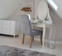 Riverbank Cottage