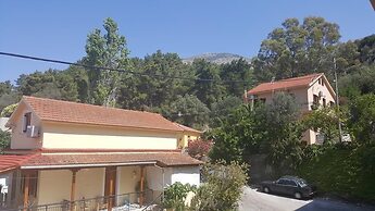 Moustakis Hotel