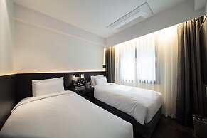 Moyen Hotel