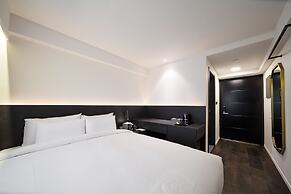 Moyen Hotel