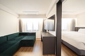 Moyen Hotel