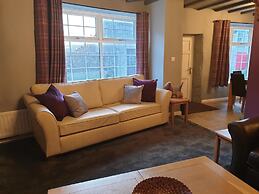 Lovely 4 bed House Sleeping 8 Near Ashbourne