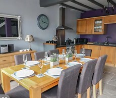 Lovely 4 bed House Sleeping 8 Near Ashbourne