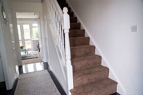 Contractorscleancharming 2-bed House in Coventry