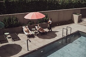 Amrai Suites