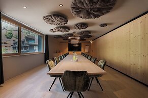 Amrai Suites