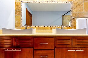 2 Bedroom Ocean-View Condo with Pool
