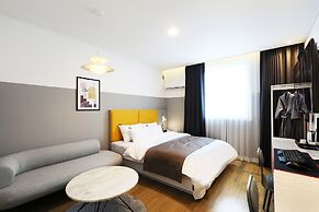 Hotel Urban Brown