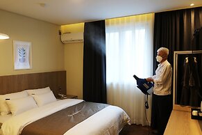 Hotel Urban Brown