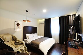 Hotel Urban Brown