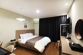 Hotel Urban Brown