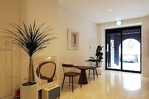 Hotel Urban Brown