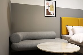 Hotel Urban Brown