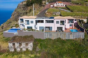 Canhas Views