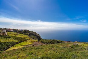 Canhas Views